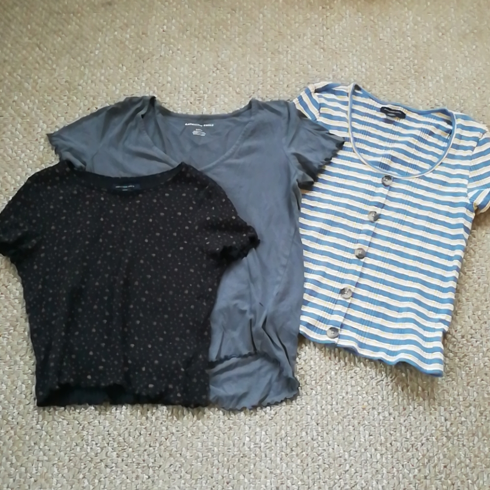 Group set cropped American Eagle shirts